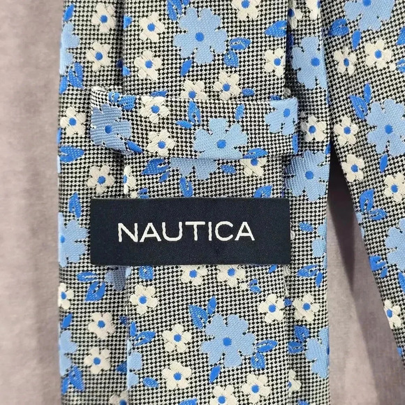 Nautica Blue Gray White Floral 100% Polyester Executive Men's Neck Tie - Picture 4 of 6